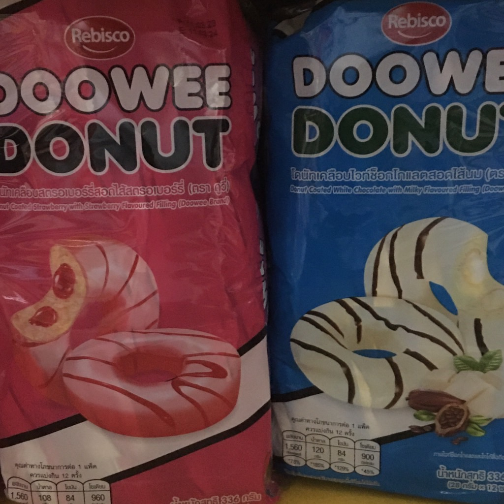 Doowee Donut  ดูวี่ โดนัท มีไส้ สอดไส้บาวาเรียน /สอดไส้สตอเบอร์รี่   29กรัม X 12ซอง