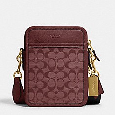 พร้อมส่ง แท้ 🇺🇸100% New Coach สะพายชาย รุ่นใหม่ SULLIVAN CROSSBODY IN SIGNATURE CHAMBRAY (COACH CG996) BRASS/WINE