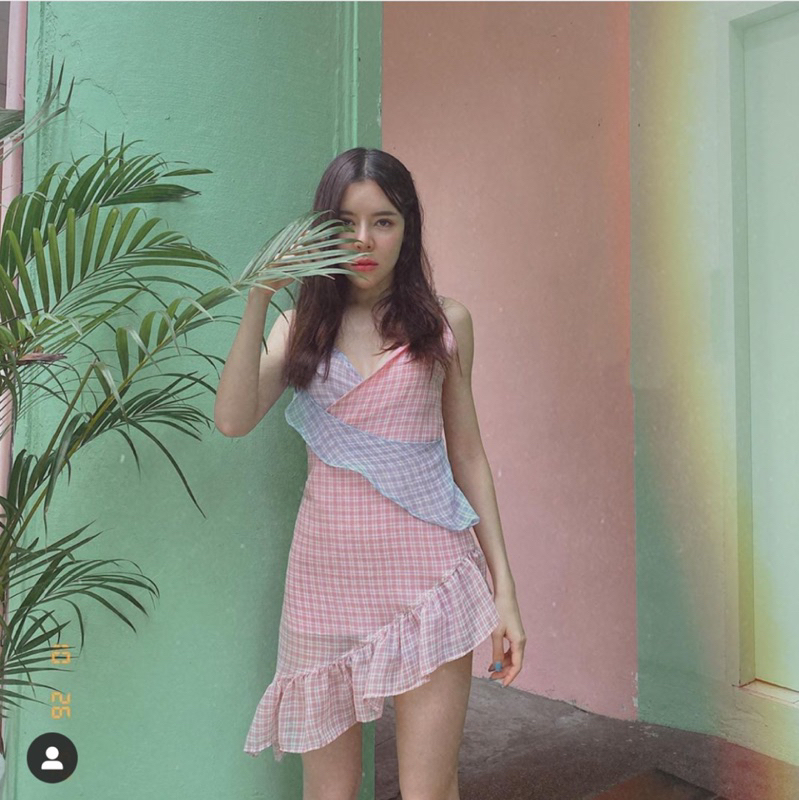 เดรสflat2112สีชมพูใส่1