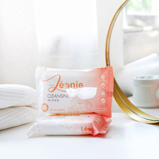 Léonie Cleansing Wipes เลโอนี่ทิชชู่เปียกทำความสะอาดจุดซ่อนเร้น (1 ห่อ บรรจุ 20 แผ่น)