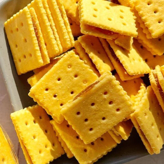 ขนมปังปี๊บชีสใส้สับปะรด ขนาดแบ่งขาย (ใส่ถุงจีบ) 500 กรัม 1000 กรัม หอม อร่อยรับประกันความใหม่