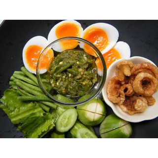 น้ำพริกหนุ่ม น้ำพริกหนุ่มสูตรเผ็ด อร่อย ครบรส สูตรเมืองเหนือ สูตรดั่งเดิม ไม่ใส่สารกันบูด ร้านโชคอัมพร ของฝากจากลำปาง