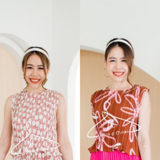 Jubbie &amp; Chrissie : เสื้อครอปพลีทแขนกุด ลายดอก รุ่น raining flower collection