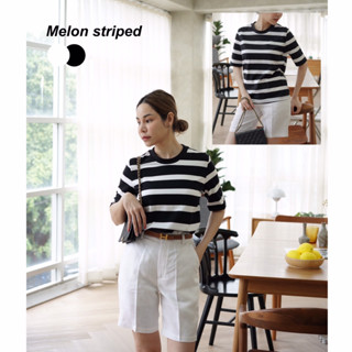 ใส่โค้ด WYTPDK ลดทันที 45 บาท เมื่อซื้อขั้นต่ำ 300 บาท &gt;&gt; Melon Striped เสื้อยืดคอกลมลายทาง แขนศอก ทรงโอเวอไซส