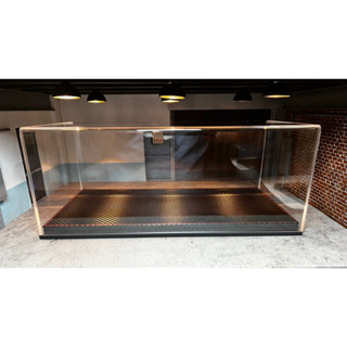 กล่องโชว์โมเดลรถ 1:18 Display Case leather Base