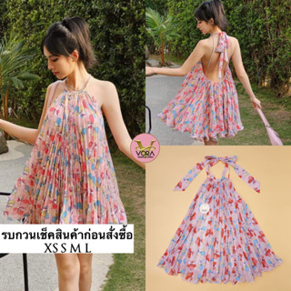 Dress ผูกคอตัวสั้น ทรง oversize​ ด้านหลังแต่งสายเดี่ยวแอบโชว์เล็กน้อย เนื้อผ้าชีฟองพิมพ์​ลายคมชัด อัดพลีททั้งตัว