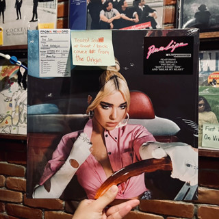 แผ่นเสียง Dua Lipa - Future Nostalgia (Vinyl) ปกหน้าซีลขาดเล็กน้อย และปกหลังซีลขาดประมาณสามนิ้ว