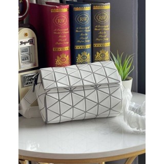 📮@1,890.-🌈🌈Wonderland Sale 9.9% 🌈🌈➕🛒🛒Free EMS🛒🛒BAO BAO ISSEY MIYAKE OFF-WHITE HEXAGON MESSENGER BAG