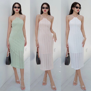 Julie dress เดีสยาวผ้าลายฉลุ ดีเทลเว้าไหล่ โชว์หลังสุดเก๋ มี3สี By Intuon