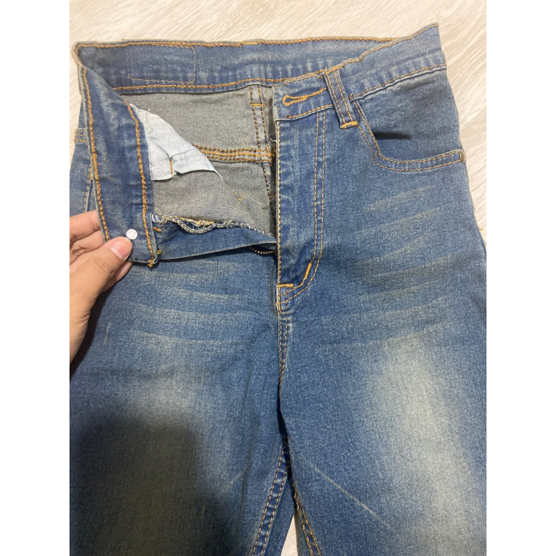 [Jeans House] กางเกงยีนส์ขาวยาว ขาทรงเรียว สภาพใหม่มากค่ะ มือสองสภาพดีย์