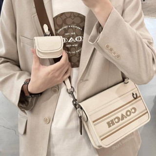 กระเป๋าสะพาย coach สีขาว มีกระเป๋าใส่เหรียญ สีครีม