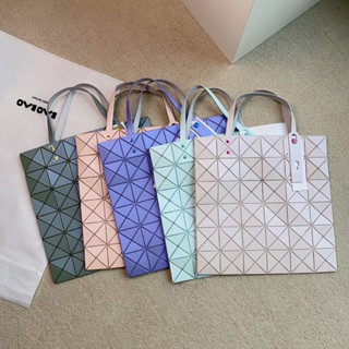 **do** กระเป๋า BAO BAO ISSEY MIYAKE ขนาด 6x6 ใส่ A4 ได้ BB03AG053 มี 5 สีให้เลือก สินค้าใหม่ ของแท้