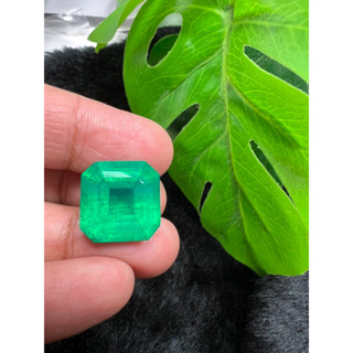 มรกต พลอย Columbia โคลัมเบีย Green Emerald very fine lab made shape 13X13มม mm...10 กะรัต carats