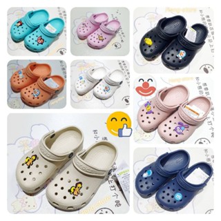 รองเท้าเเตะเด็ก Crocs Kids ไซร้ 25 ถึง 35 ผลิตจากยางอย่างดี นิ่ม เบา ไม่ลื่น ราคาถูกกว่าร้านอื่น สินค้าพร้อมส่ง