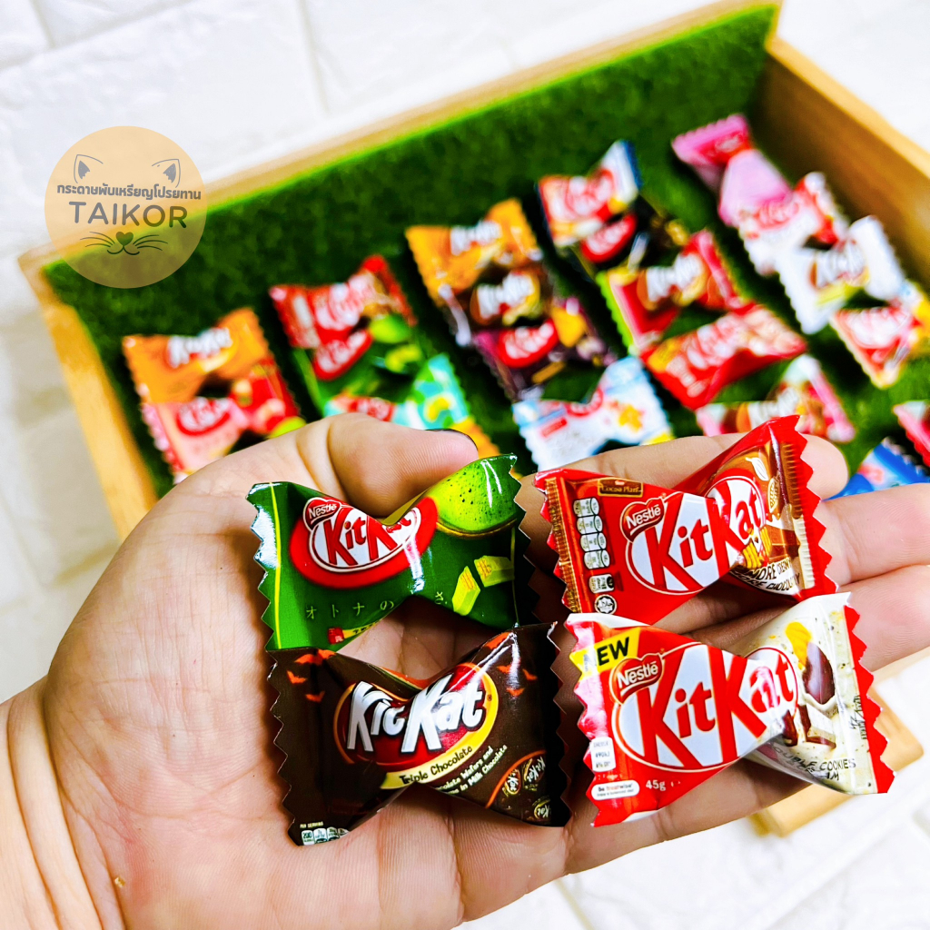 กระดาษพับลายคิทแคท คละ 30 แบบ 1 ชุดพับได้ 105 เหรียญ มีแบบติดกาวเองและกาวในตัว