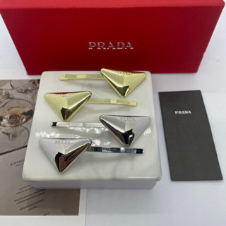 พร้อมส่ง 🧡 Prada Metal Hair Clip คลิปหนีบผมโลโก้กลม ปั๊มโลโก้ ปราด้า