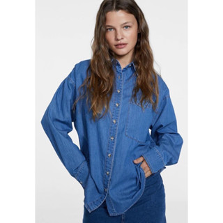 เสื้อเชิ้ตยีนส์ Stradivarius Basic Denim Shirt ทรงโอเวอร์ไซส์ มี 1 กระเป๋า