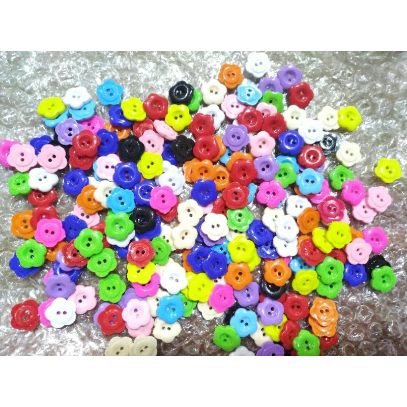 💥โล๊ะสต็อก💥กระดุมดอกไม้ คละสี 15 มิล (50 เม็ด) สายหวานไม่ควรพลาดน้า