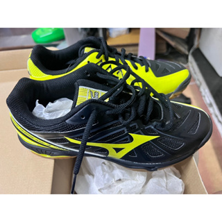 รองเท้าแบต รองเท้าตีแบต mizuno wave hurricane 3 ไซส์ eur38.5