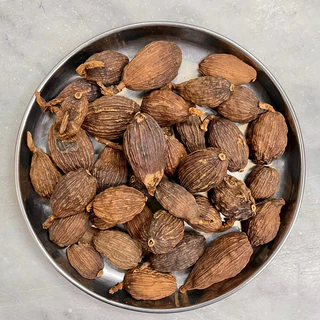 เม็ดเฉาก๊วย 100 กรัม (草果100 g Black Cardamom) ลูกชะโก เฉ่าโก่ว กระวานดำ Tsaoko เฉาก๊วยจี๊ เฉาก๋วยยิ้ง เครื่องเทศข้าวซอย