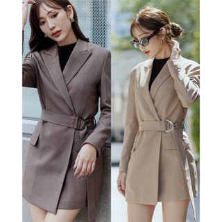 LYLA BLAZER DRESS - Stilista เดรสสูท มีสายเข็มขัด