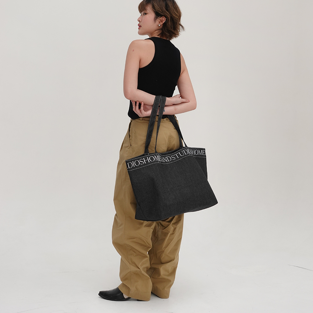HOMELAND ♡ DENIM - กระเป๋าผ้ายีนส์ 3 สี สกรีนลายที่ปาก มีฐานรองทรง มีแม่เหล็ก (Large)