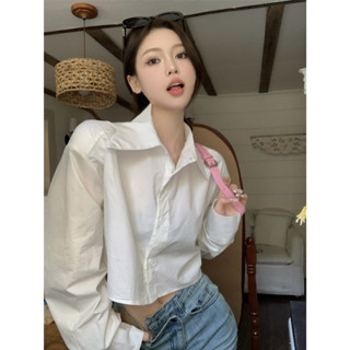 เสื้อเชิ้ตครอปเสริมไหล่ผ้าคอตตอน FINE ASYMMETRIC COLLARS CROPPED SHIRTS