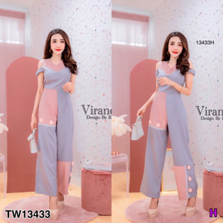 MM13433 จั้มสูทขายาว ทรงเปิดไหล่ แต่งผ้าสลับสี ติดดอกไม้ Long-sleeved jumpsuit, open-shoulder cut, contrast color fabric