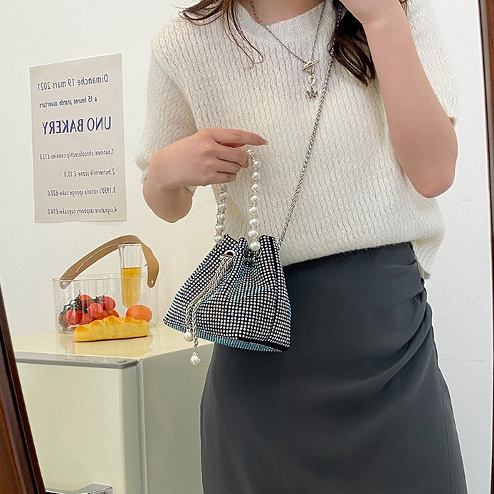 👜พร้อมส่ง👜 กระเป๋าสะพายข้าง กระเป๋า Rhinestone Chain Strip เต็ม Rhinestone Bucket Bag แนวโน้มแฟชั่นเฉพาะกลุ่ม