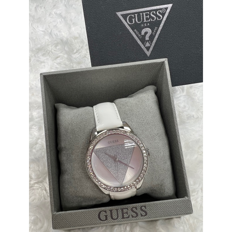 นาฬิกาguess สายหนังแก้วหน้าปัดล้อมเพชร