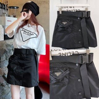 LADY_JEANS#Mo2 ( ใส่โค้ด LADYJ8 ลด 15% )กระโปรง PRADA ผ้าไนล่อนตัวหนา เข็มขัดติดกระโปรง ทรงสวย พร้อมส่ง ผู้หญิง