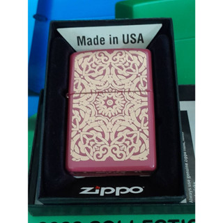 ZIPPO 48704  FILIGREE DESIGN BRICK  LASER ENGRAVE   สีแดงเข้ม  ลายแบบเลเซอร  ของใหม่ไม่ผ่านการใช้งาน  มาพร้อมกล่อง