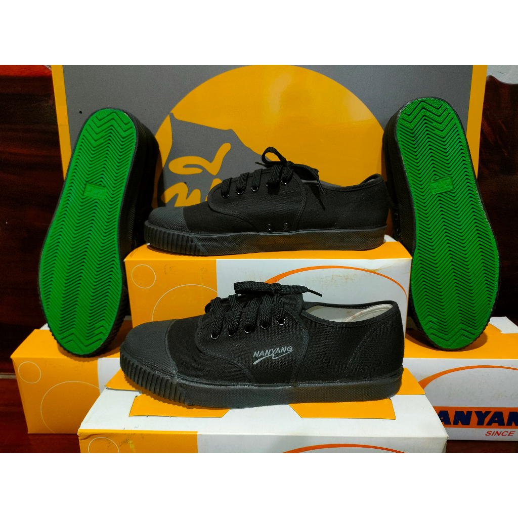 นันยาง รองเท้าผ้าใบ รุ่น 205-S เกรด C