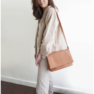 Brown crossbody bag กระเป๋าสะพายข้างสีน้ำตาล