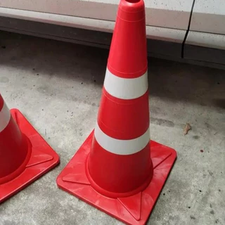 กรวยจราจร กรวย กรวยพลาสติก กรวยยาง ความสูง 70 ซม. แถบสะท้อนแสง 2 แถบ / Traffic Cone 70 Cm.