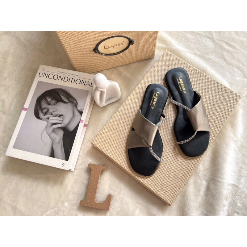 💎Afashion💎รองเท้าแตะแบบสวมสไตล์มินิมอลคาดเพชร สวยเรียบหรูดูแพง มี3สีนะคะ มีไซด์36-45 เลยค่ะ สินค้าพร้อมส่งนะคะ