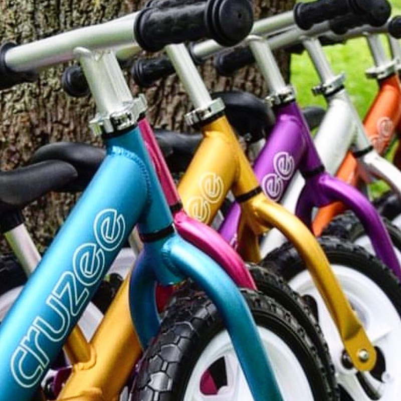 [ส่งฟรี!!/มีของแถม] Cruzee จักรยานขาไถ Balance bike คุณภาพจากไต้หวัน วัสดุงานดี น้ำหนักเบา สีสวย