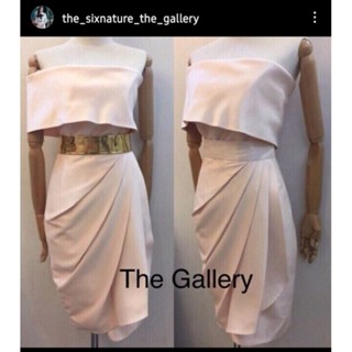 ชุดออกงานเข้าเซตเสื้อไหล่เดี่ยวพร้อมกระโปรงจีบเอวสูง#The Gallery#S🩷