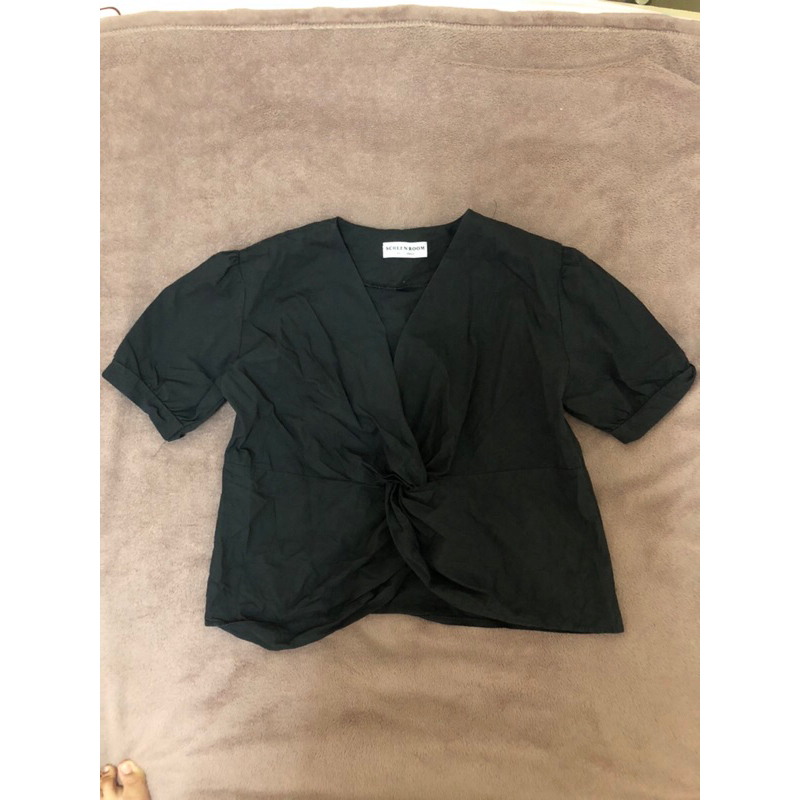 เสื้อสีดำ จาก screen room