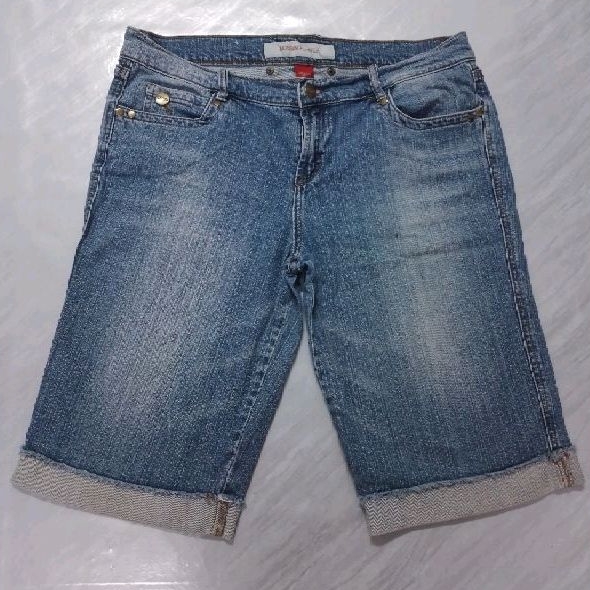 J4 กางเกงยีนส์ขาสั้นชาย-หญิง มือสอง สภาพดี