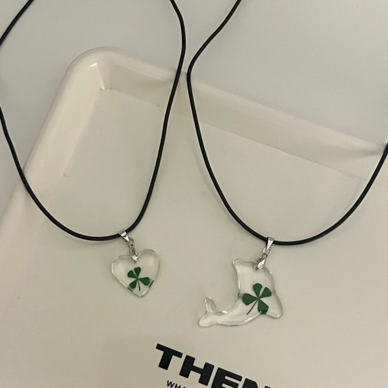 [ พร้อมส่ง ] สร้อยหัวใจ&โลมาใบโคลเวอร์ Clover