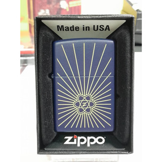 ZIPPO 239  PLANETA ATOMIC AGE  NAVY MATTE LASER ENGRAVE   สีน้ำเงินเข้มเมทาลิค  ลายแบบเลเซอร ผลิตปี2017 ของใหม่