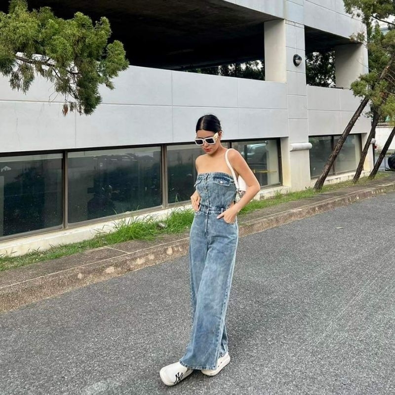 (New)งานร้าน Jolie Store(L)::จั๊มสูทยีนส์เกาะอก เว้าเอว