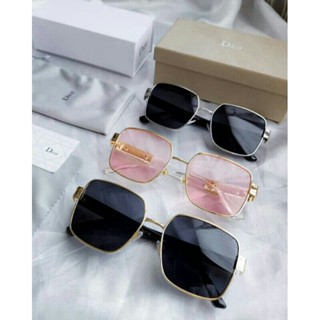 แว่นกันแดด ทรงสี่เหลี่ยม ปั๊มหน้าเลนส์ แต่งโลโก้ที่ขาแว่น Unisex อปก.ครบ