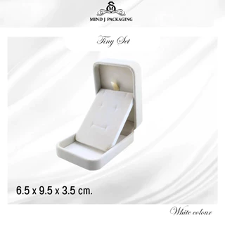 กล่องกำมะหยี่ Premium Jewelry Box สีขาว