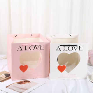(พร้อมส่ง) ถุงลาย A Love ใส่ของขวัญ/ดอกไม้ หูหิ้วยาว