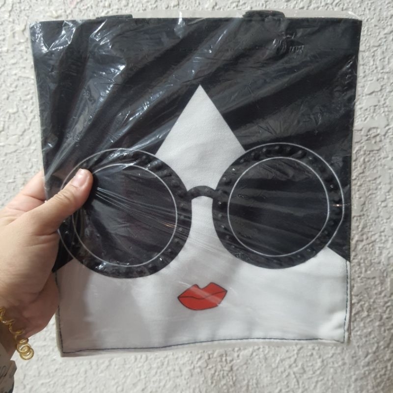 New! กระเป๋าผ้า Starbucks  Alice and Olivia by Stacey Bendet 2018