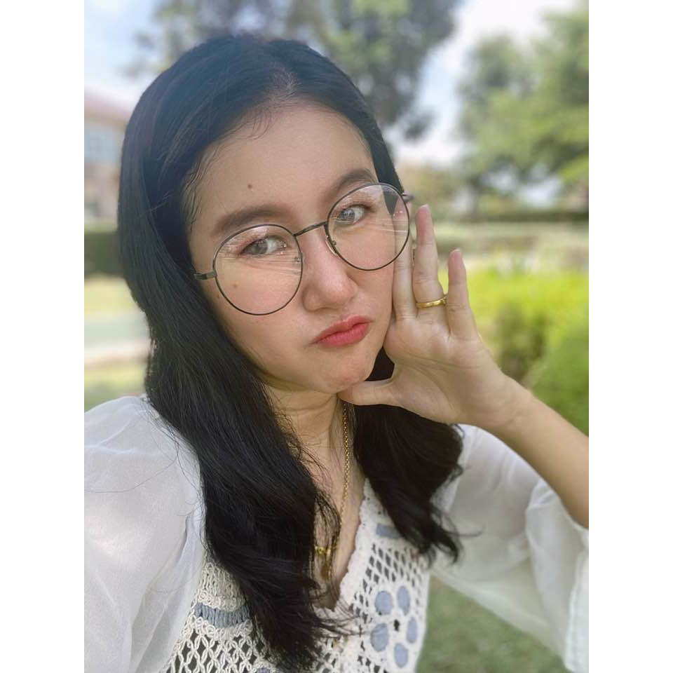 แว่นสายตายาว  ทรงหยดน้ำ กรอบดำล้วน เลนส์ช่วยกรองแสง ช่วยถนอมสายตา ได้ดี ใช้อ่านหนังสือได้ดี น้ำหนักเบา แถมฟรีซองพร้อมผ้า