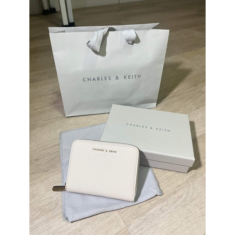 กระเป๋าตังค์ Charles & Keith ส่งฟรี‼️