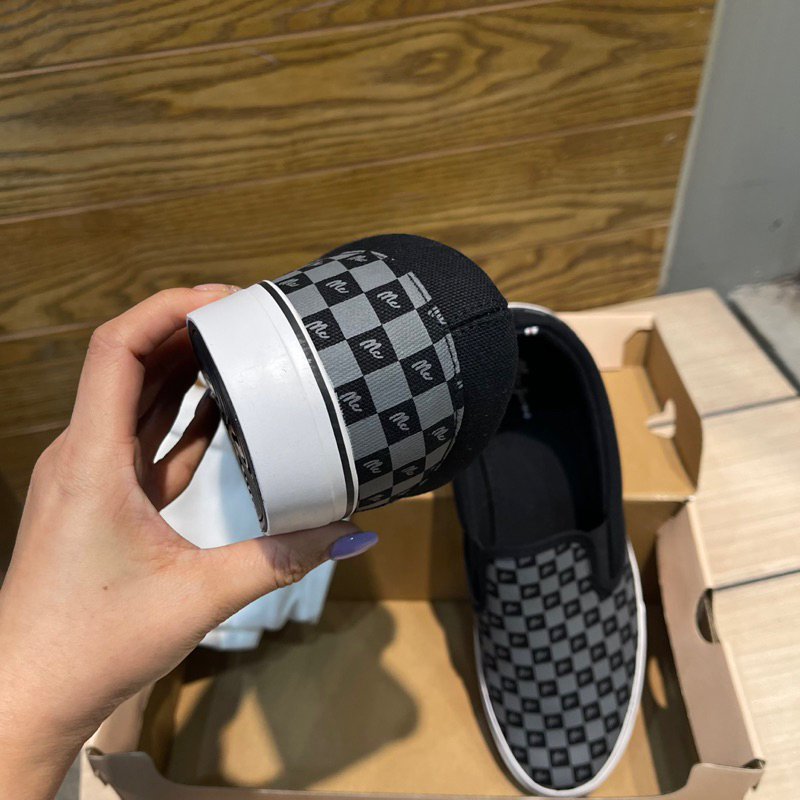 Mc Jeans Slip on รุ่นใหม่ล่าสุด ลายโมโนแกรม